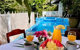 Kika Zaru Free Ma Park Tour & Breakfast